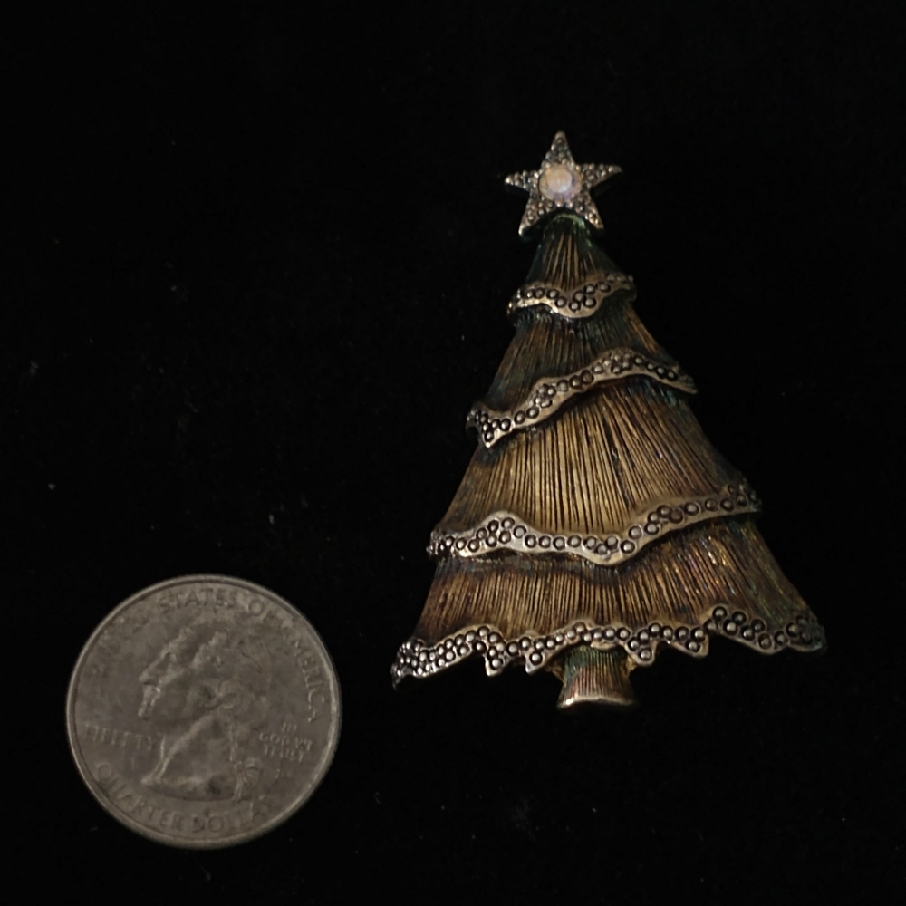 Vintage Christmas Brooch signed lc